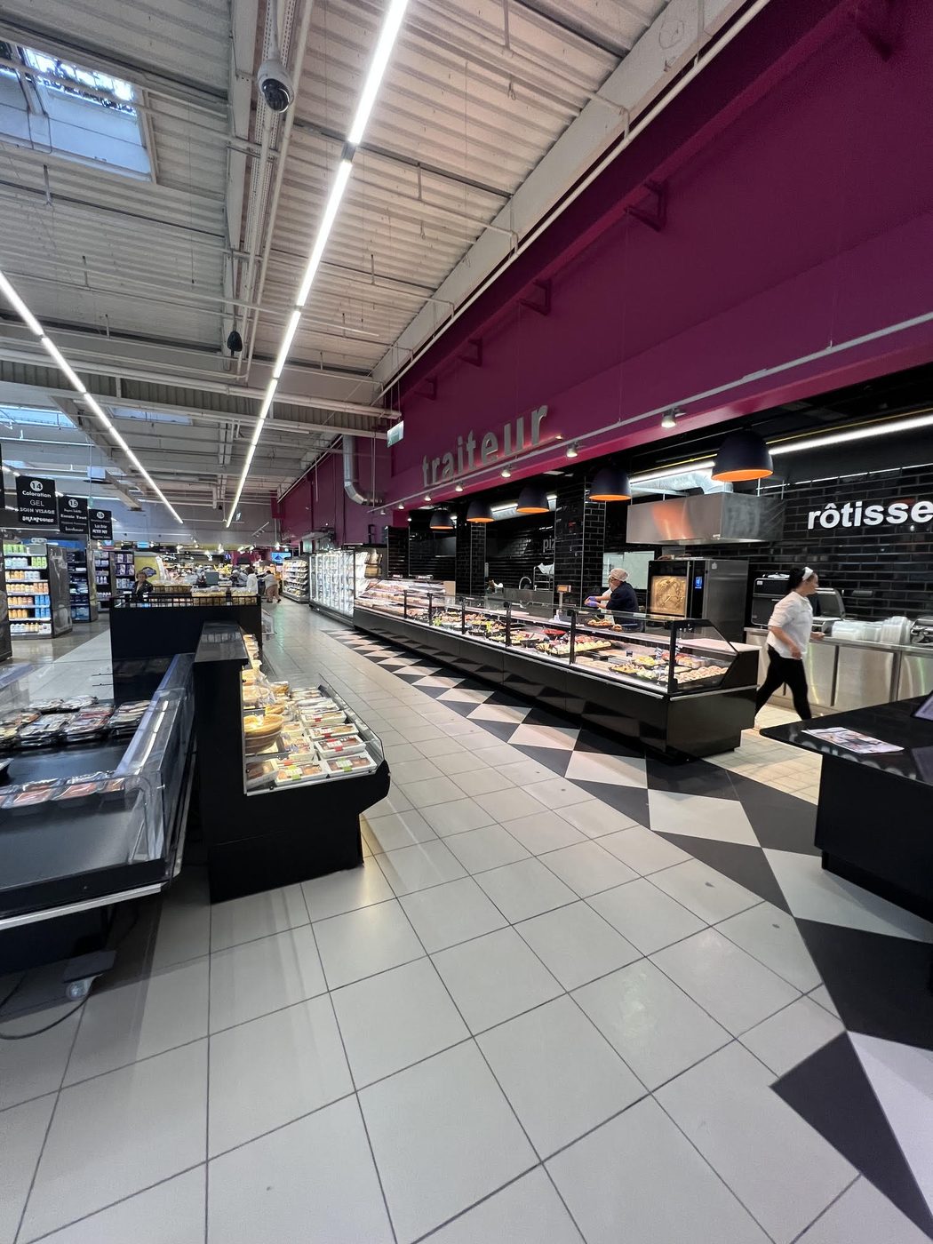 Leclerc Langon allée traiteur et rôtisserie, carrelage damier