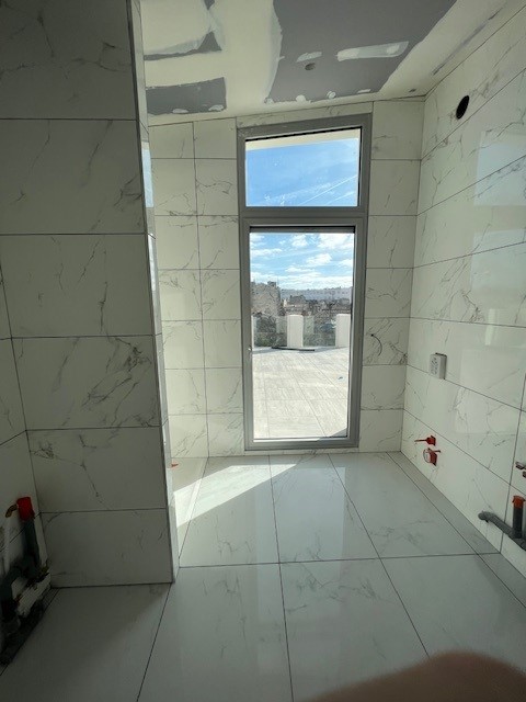 Sanitaires avec carrelage et faïence